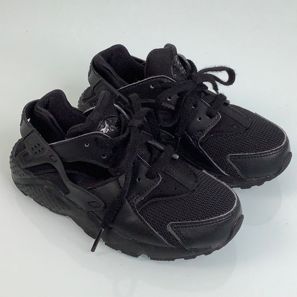 Nike black Huarache run sneakers kid size 12C EUC